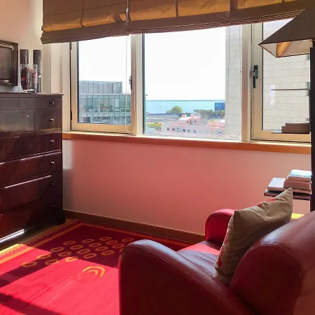 Apartment Oriente River View W/ Balcony&garage